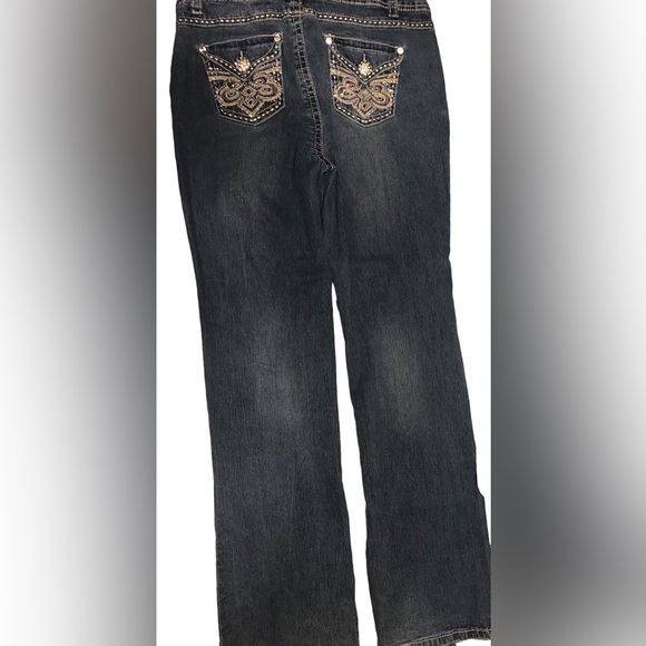 Roz and Ali Jeans - Picture 13 of 14